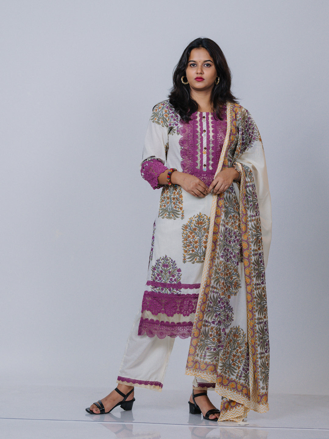 Pure Cotton Printed Flora Lace Detailed Suit Set