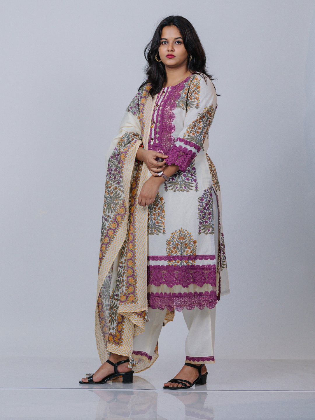 Pure Cotton Printed Flora Lace Detailed Suit Set